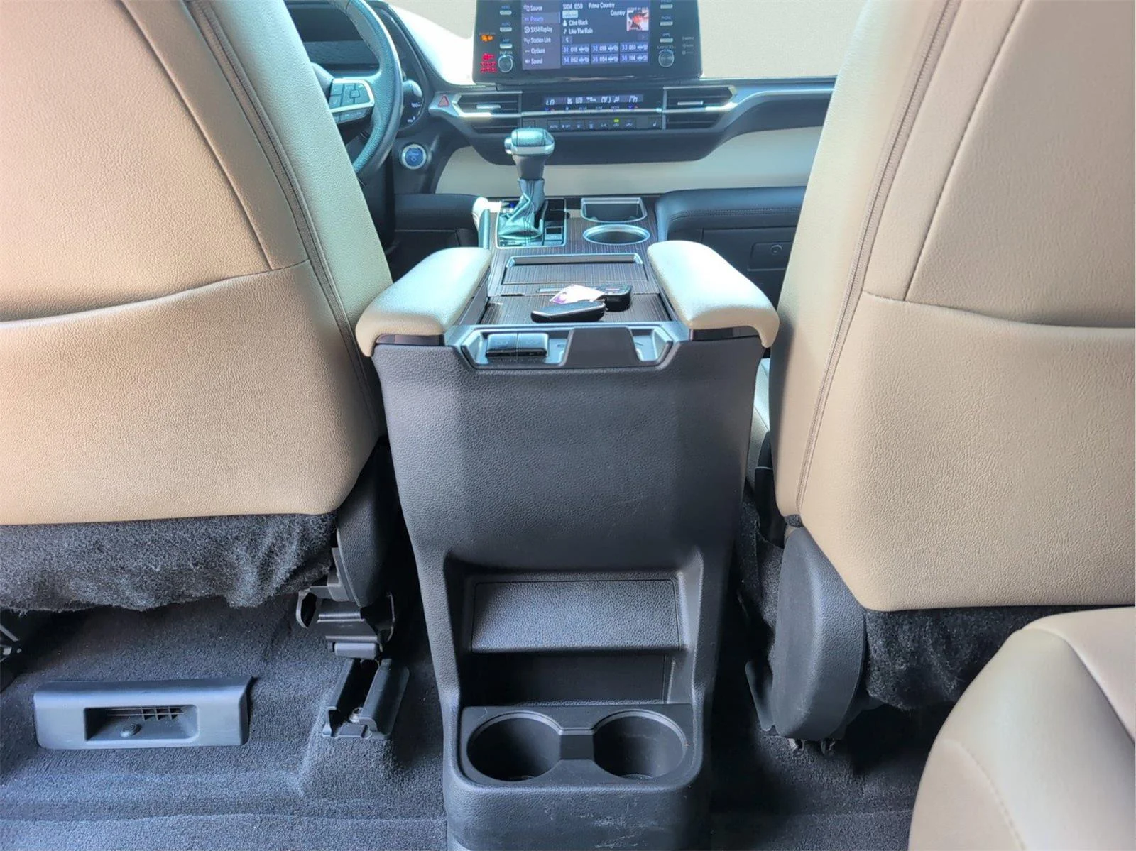 Used 2024 Windchill Pearl Toyota XLE image 31