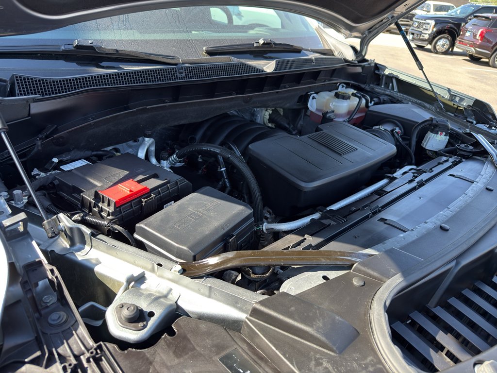 Used 2025 Gray Chevrolet Z71 image 33