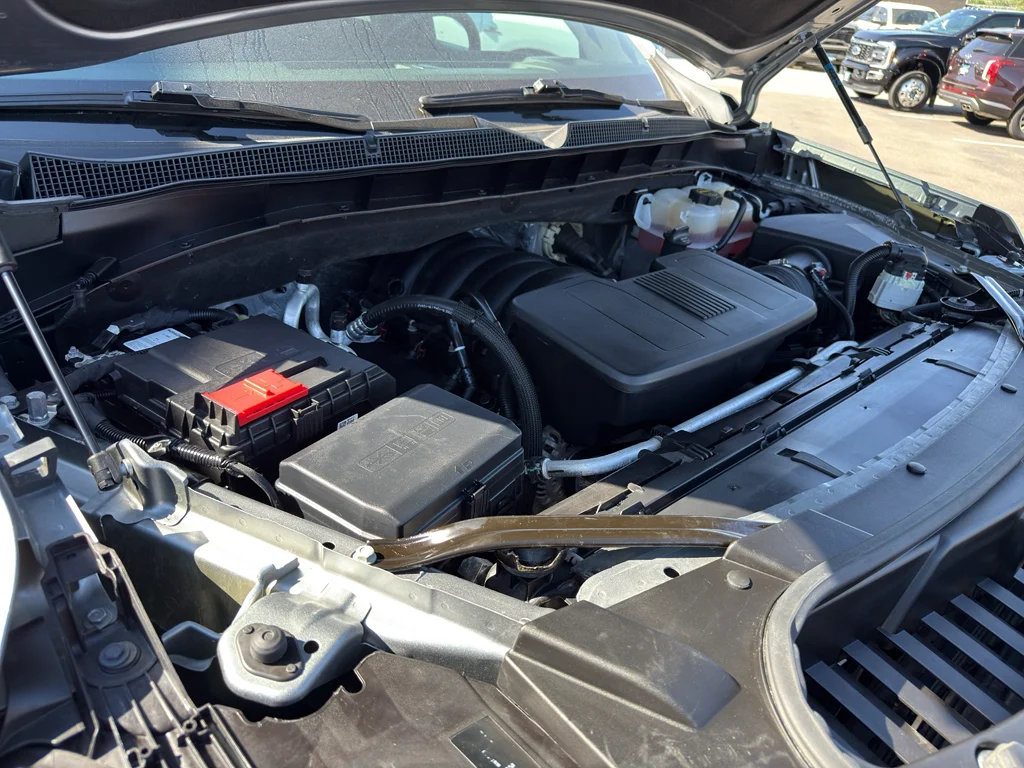 Used 2025 Gray Chevrolet Z71 image 33