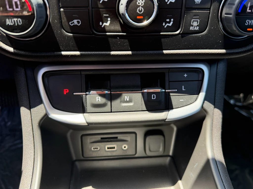 Used 2024 Sterling Metallic GMC SLT image 21