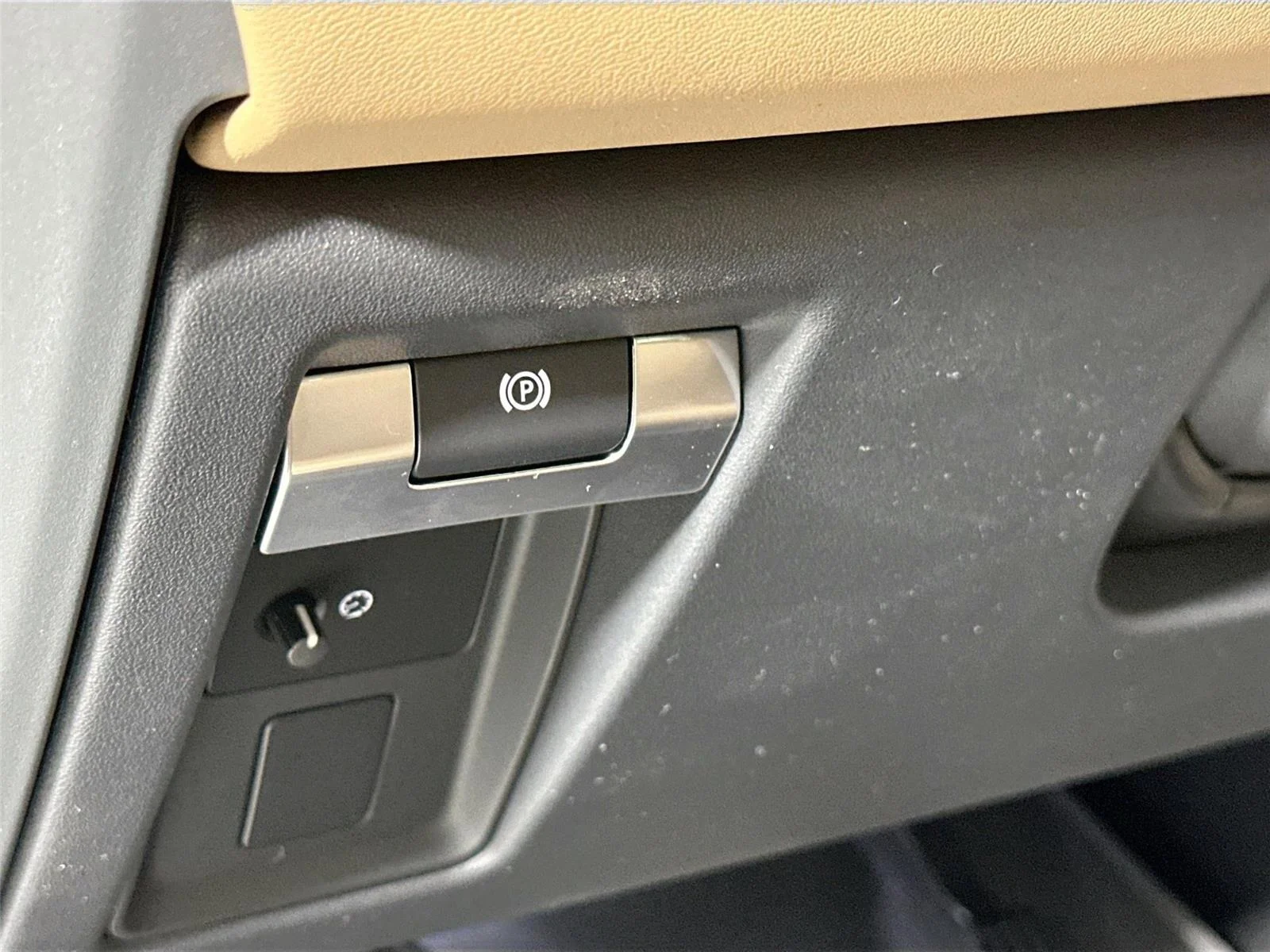 Used 2026 Fuji White Land Rover X-Dynamic SE image 10