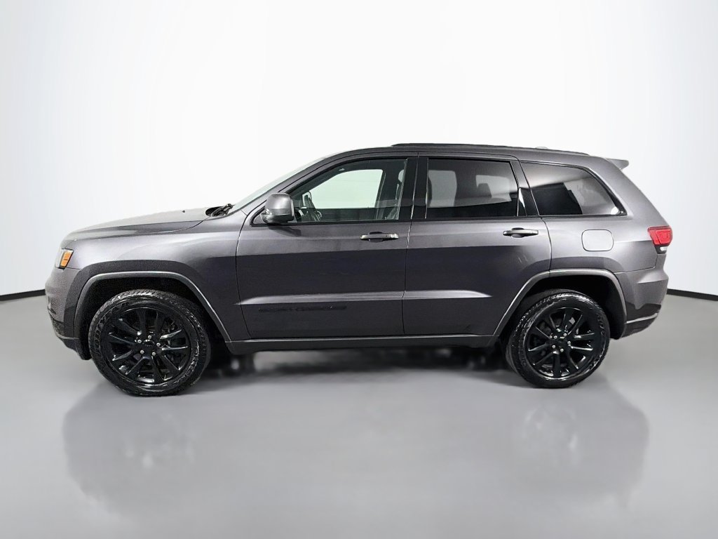 Used 2021 Gray Jeep Laredo X image 4