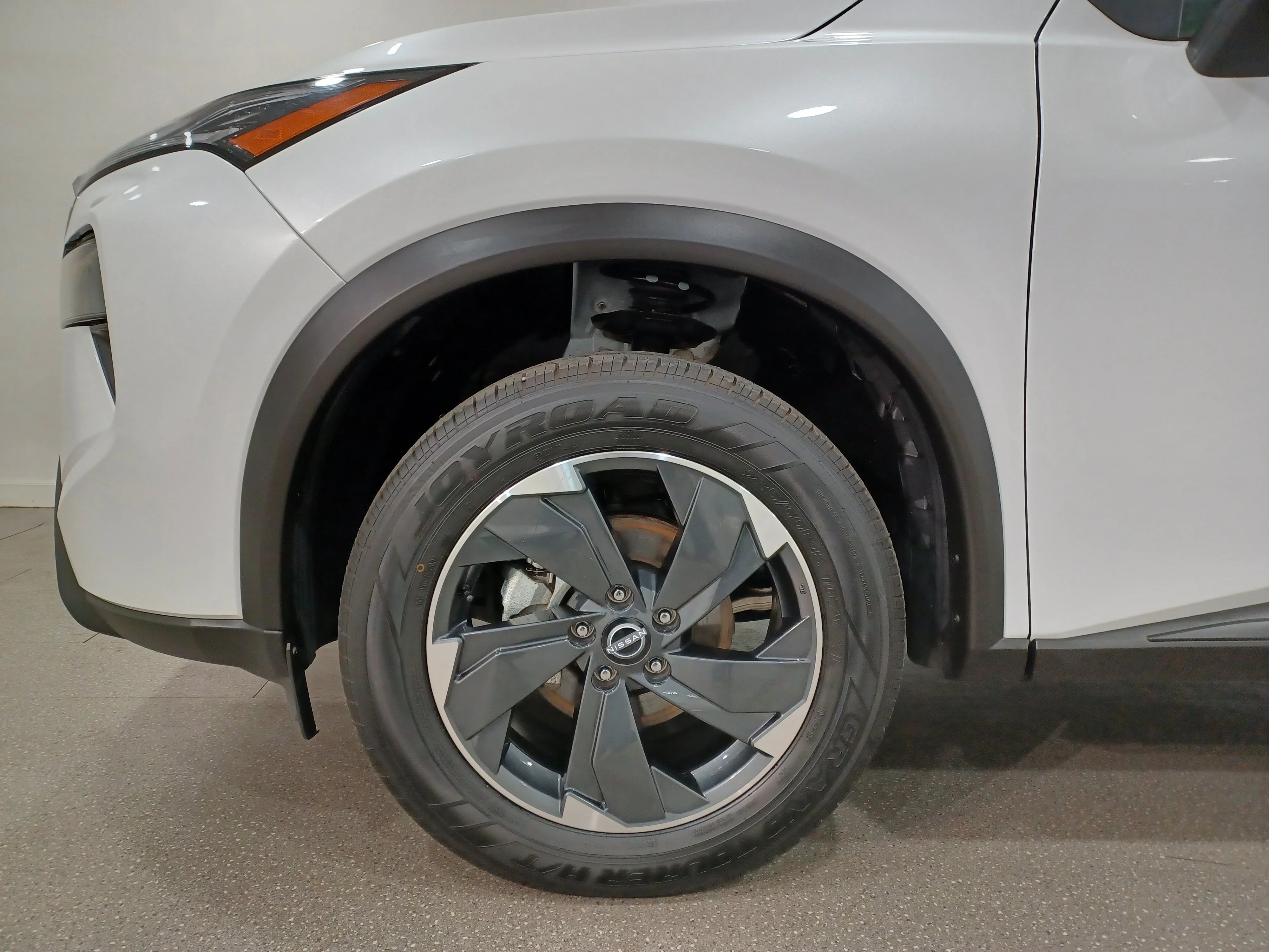 Certified Used 2025 Everest White Tricoat Pearl Nissan SV*Adaptive Cruise | Remote Start | Htd Seats | Pano Roof | Htd Wheel | Blind Spot Detection image 21