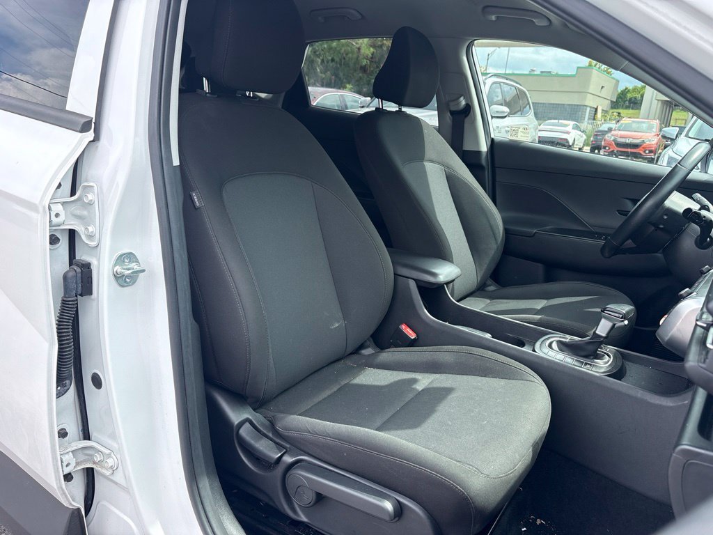 2025 Hyundai Kona SEL - Photo 19