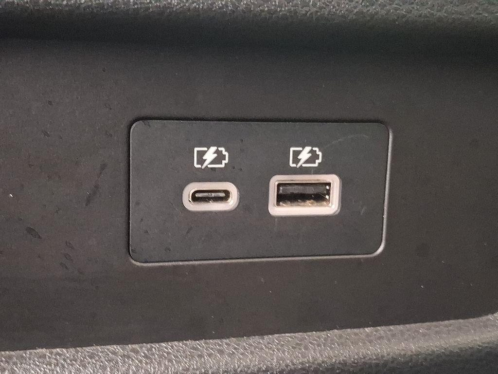 Used 2025 Silver Nissan SL image 13