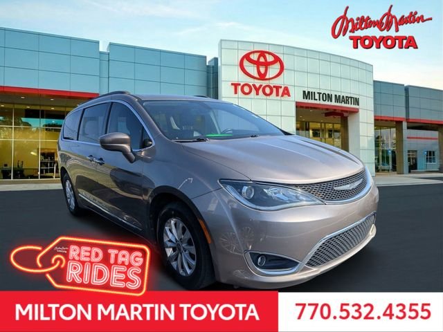 2017 Chrysler Pacifica Touring-L's photo