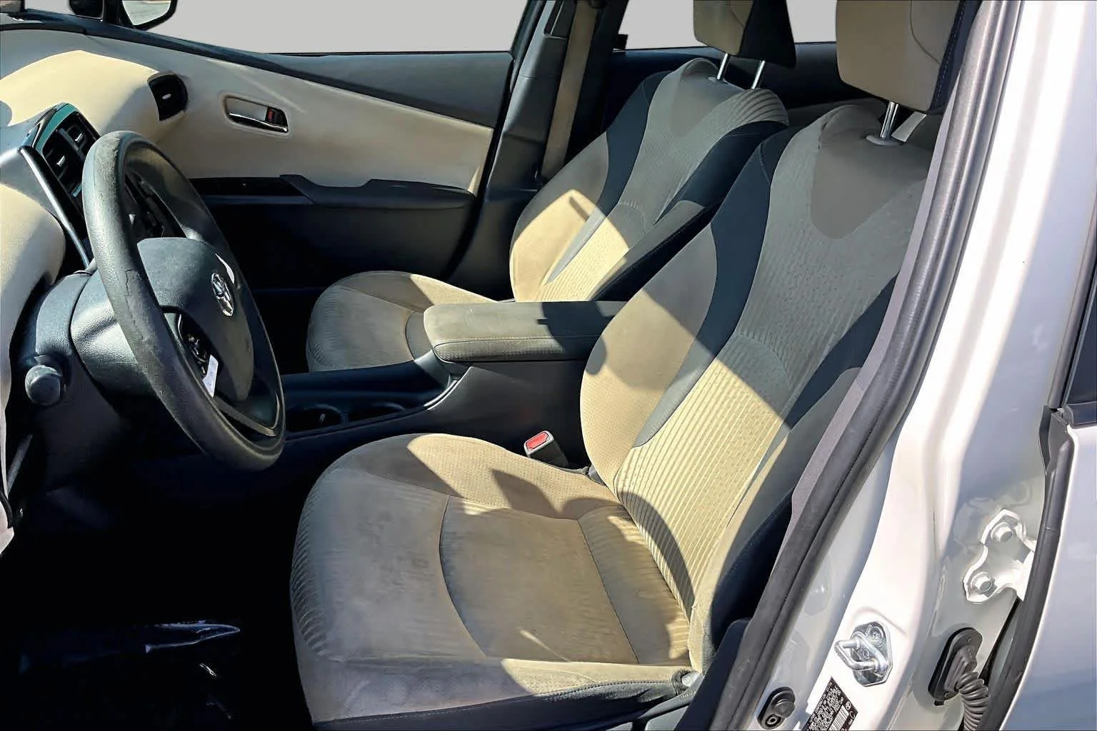Used 2016 Blizzard Pearl Toyota Three image 6