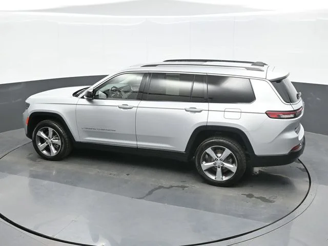 Used 2021 Silver Jeep Limited image 11
