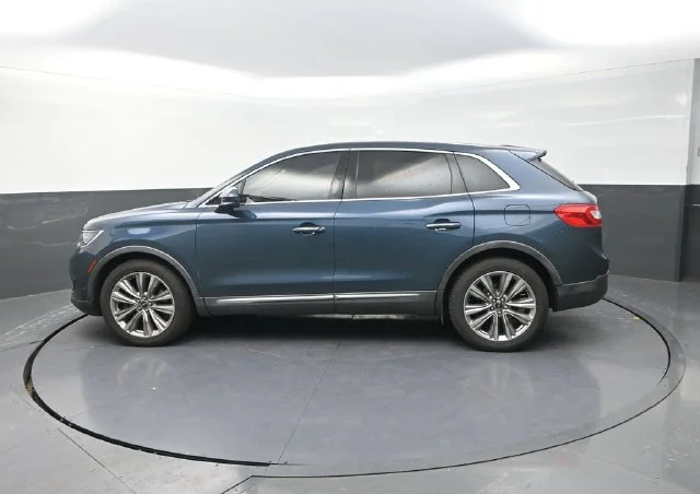 Used 2016 Blue Lincoln Reserve image 7