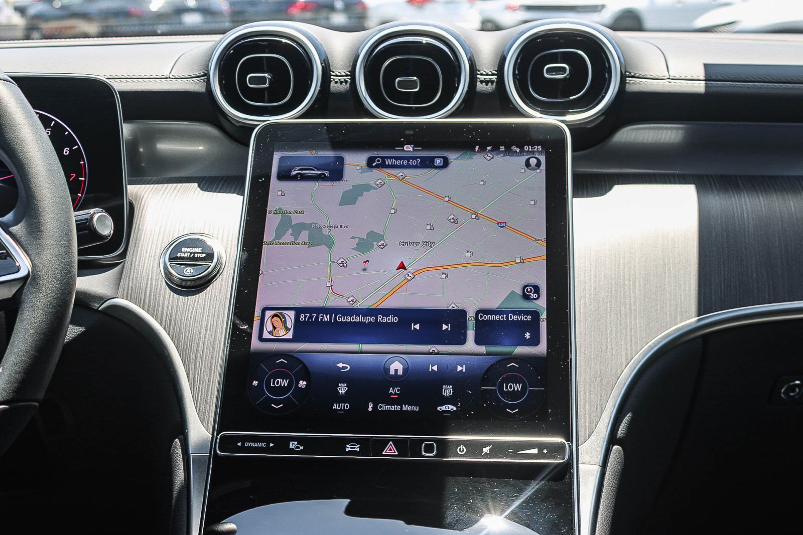 Used 2025  Mercedes-Benz GLC 300 image 13