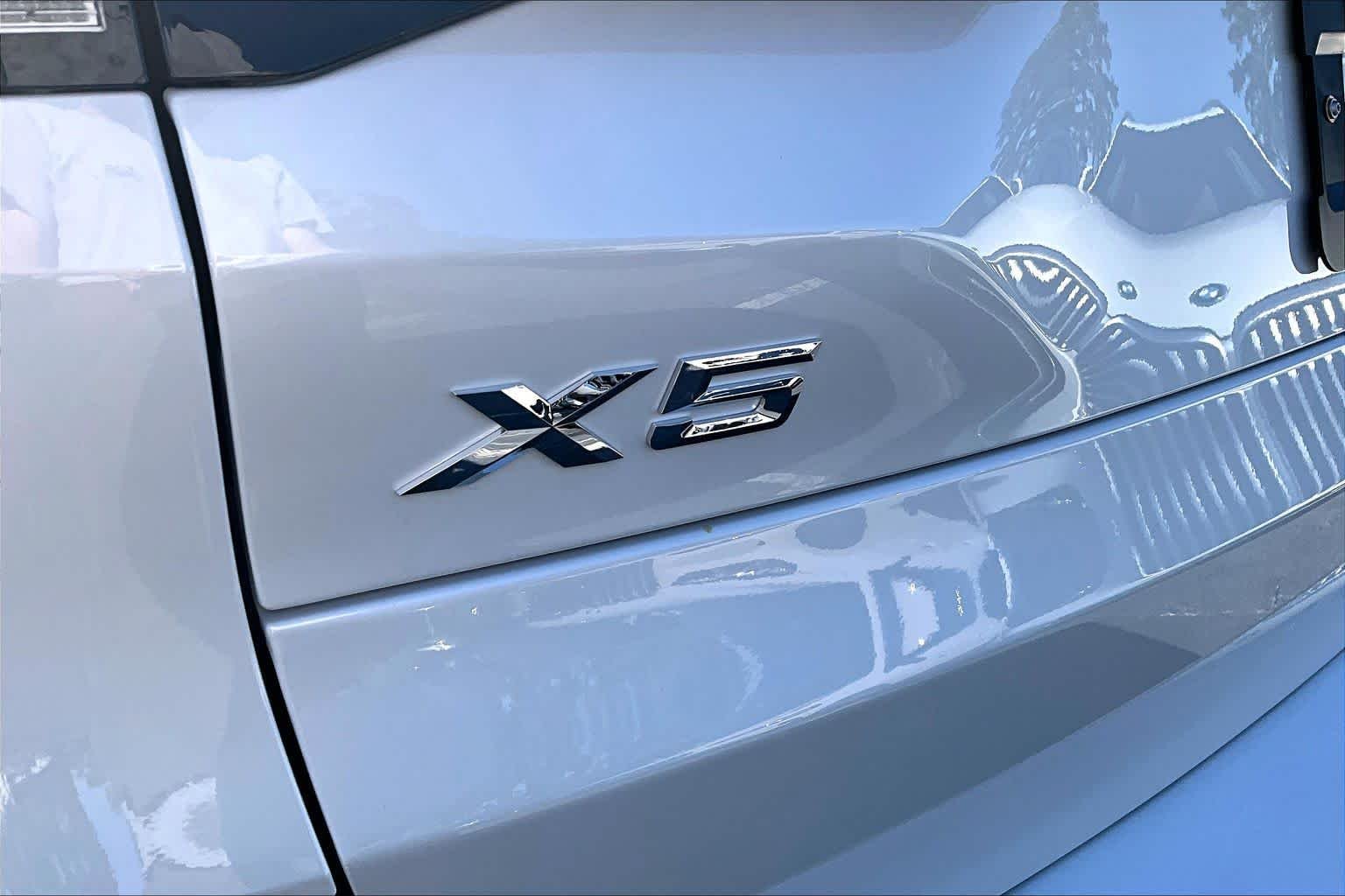 New 2026 Mineral White Metallic BMW xDrive40i image 15