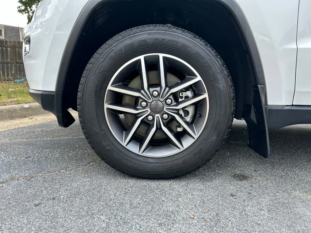 Used 2022 White Jeep Limited image 11