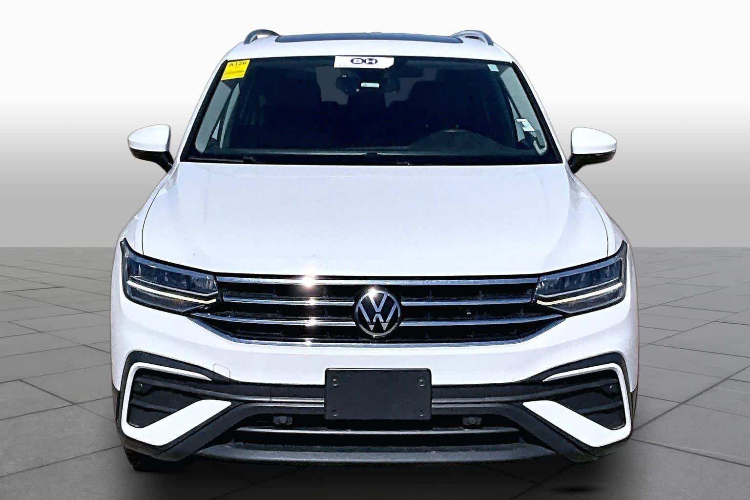 Used 2022 Pure White Volkswagen SE image 4