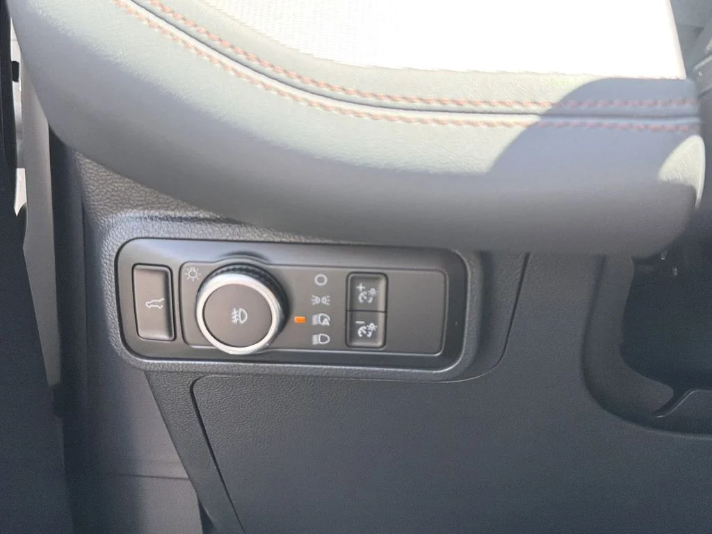 New 2026 Star White Metallic Tri-Coat Ford Active image 59