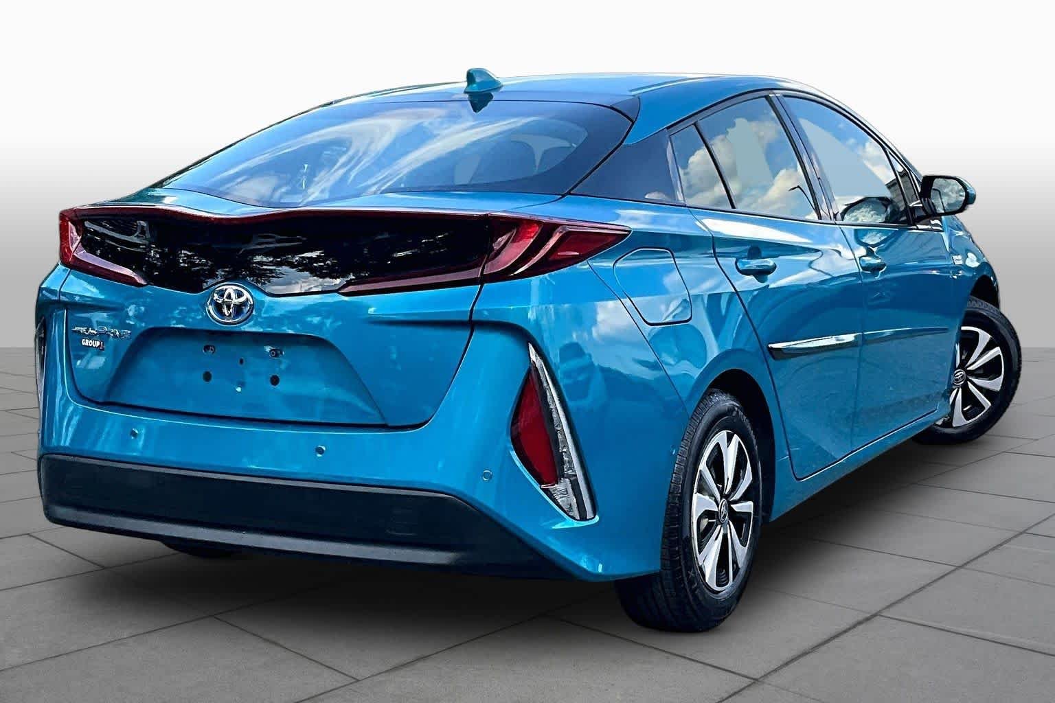 Certified Used 2017 Blue Magnetism Toyota Advanced image 13