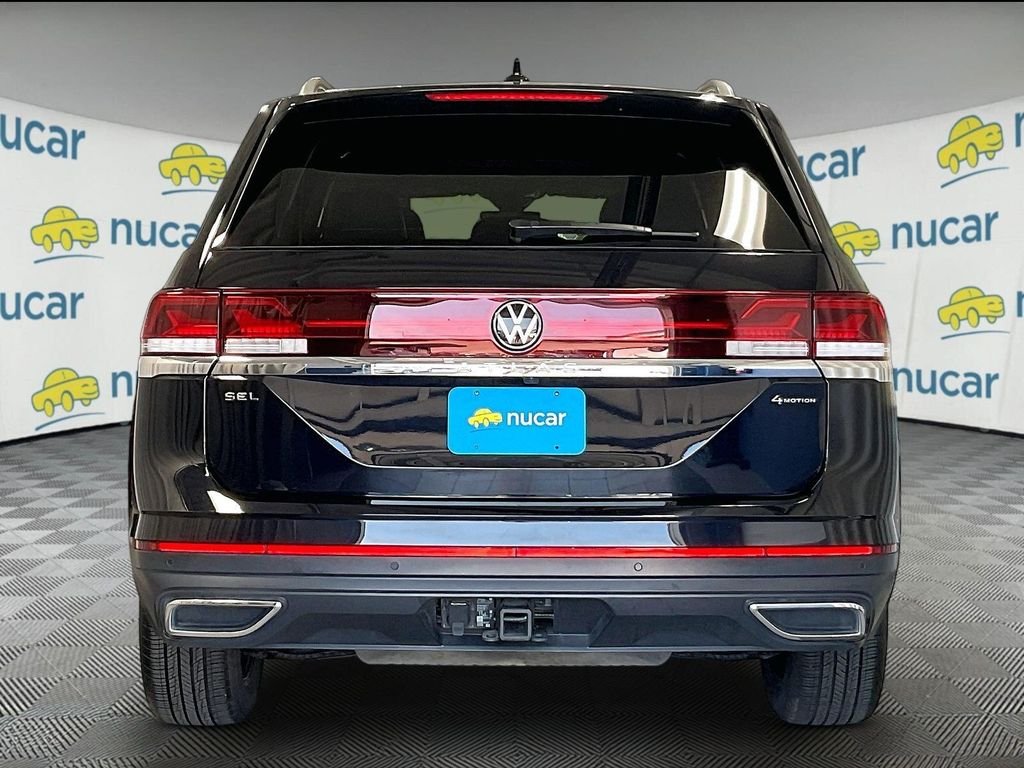 Certified Used 2025 Black Volkswagen 2.0T SEL image 5