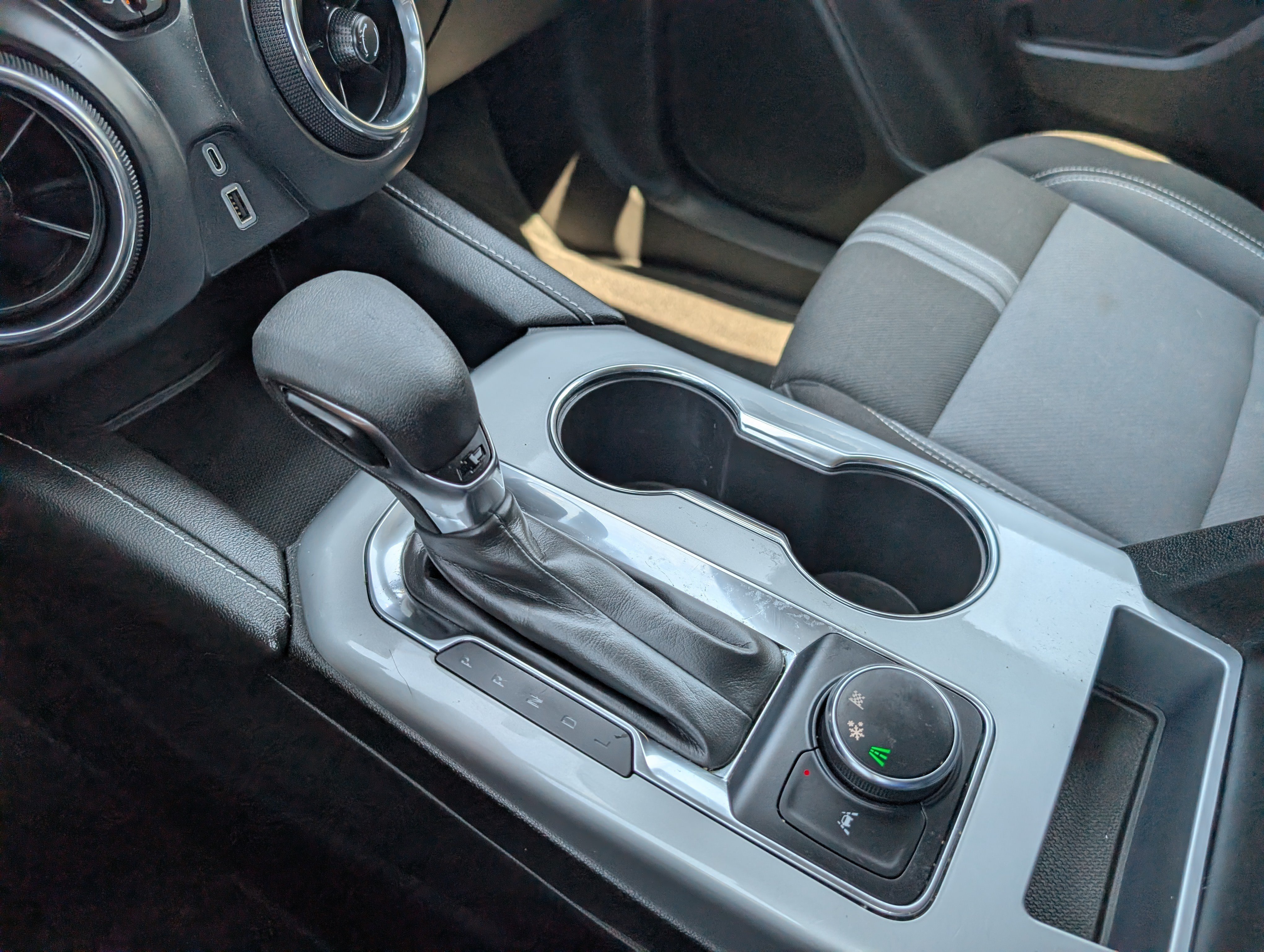 Used 2024 Summit White Chevrolet LT image 25