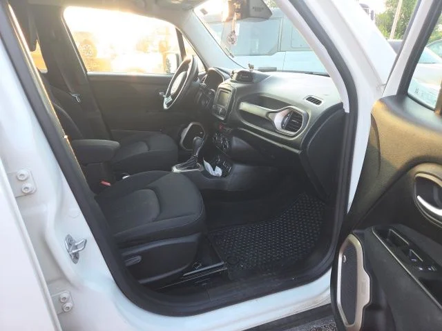 Used 2017 White Jeep Latitude image 4