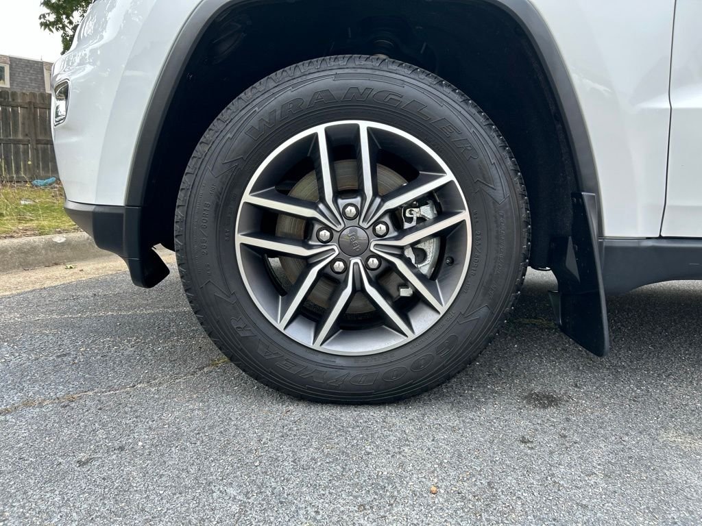 Used 2022 White Jeep Limited image 11