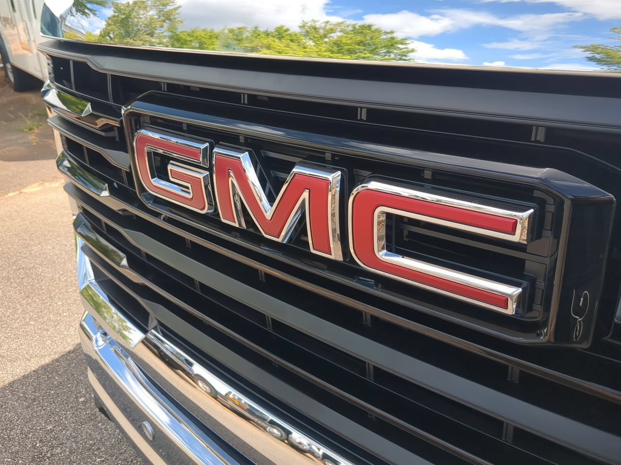 New 2026 Summit White GMC Pro image 29