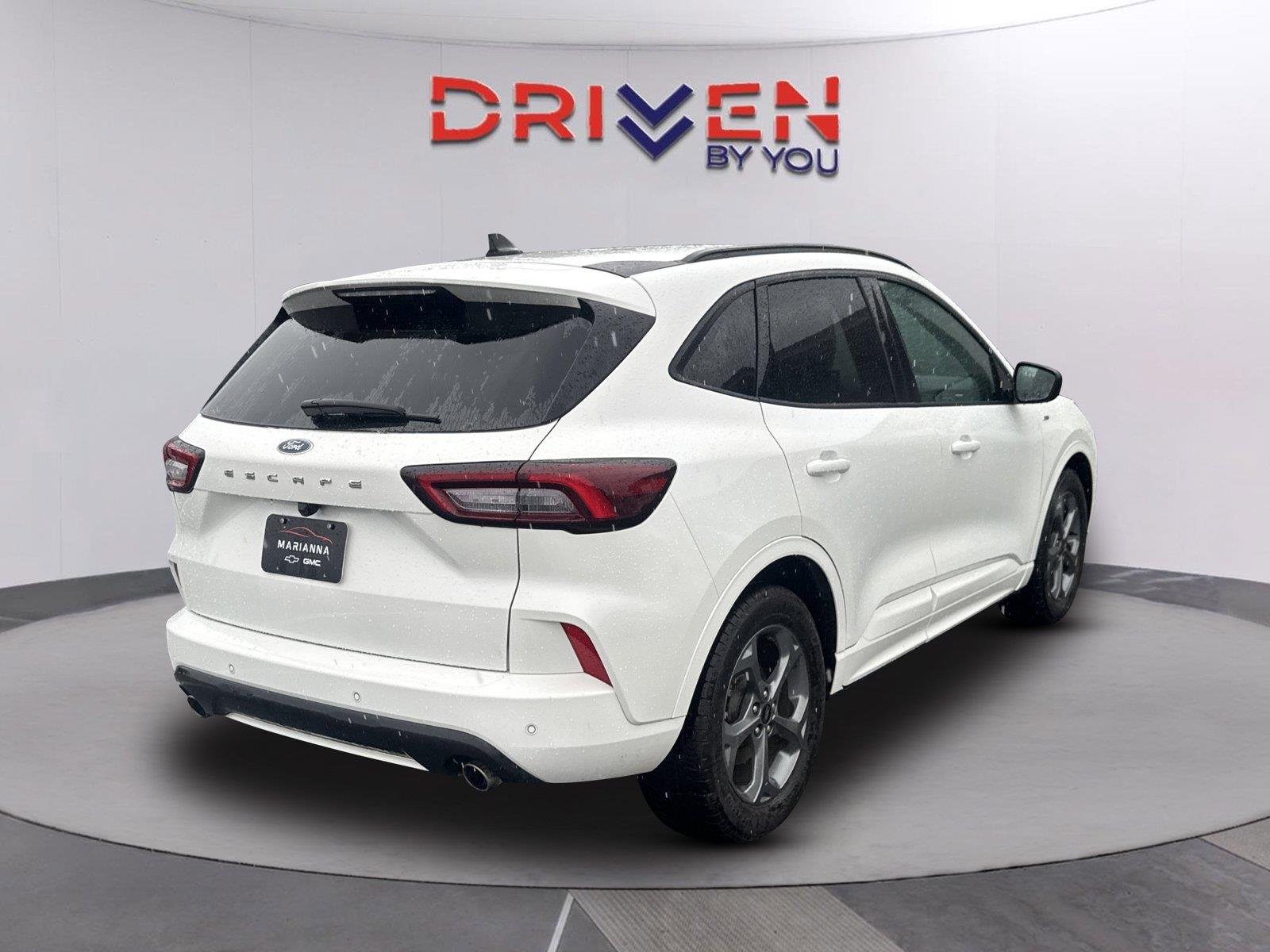 Used 2023 Star White Metallic Tri-Coat Ford ST-Line image 3