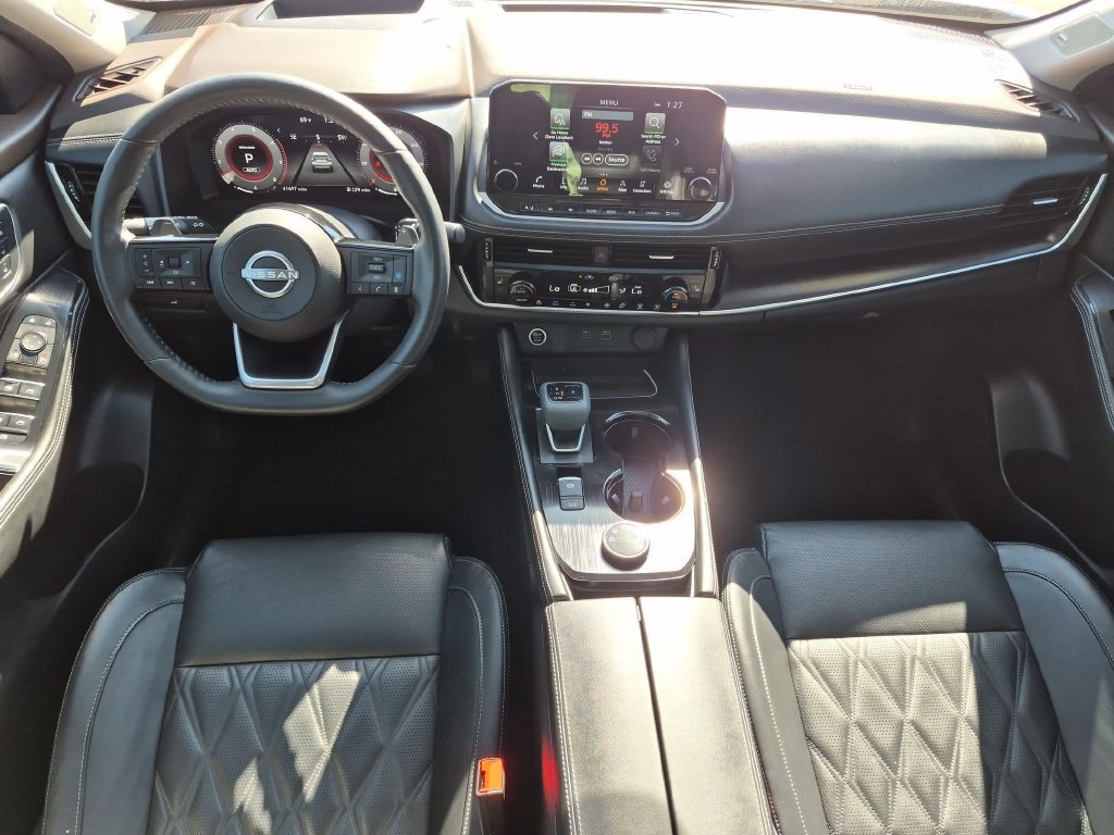 Used 2022 Gold Nissan Platinum image 25