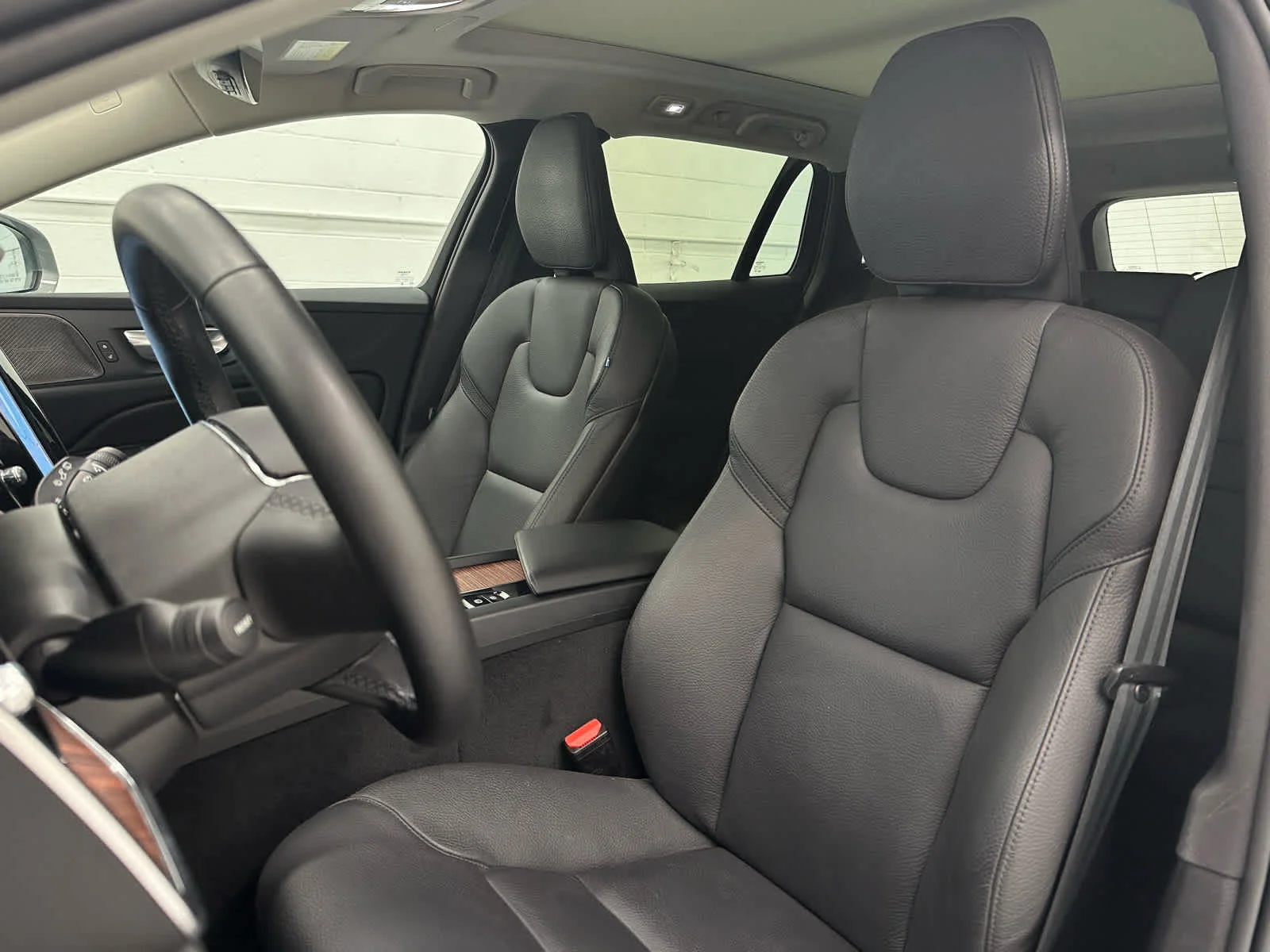 Used 2024 Vapour Grey Metallic Volvo Plus image 13