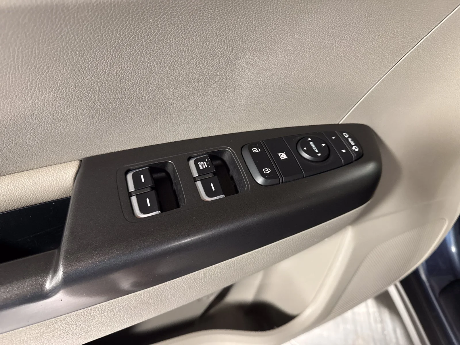 Used 2021 Pacific Blue Kia LX image 12
