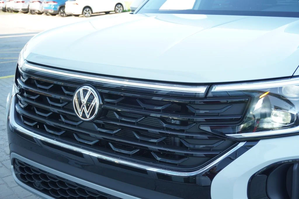 New 2026 White/off-white Volkswagen 2.0T SE w/Technology image 33