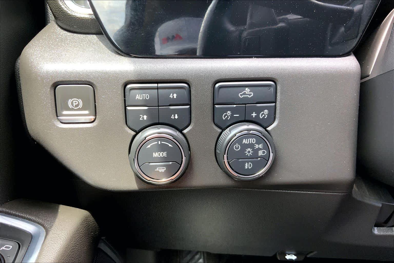 Used 2022 Silver Ice Metallic Chevrolet RST image 35