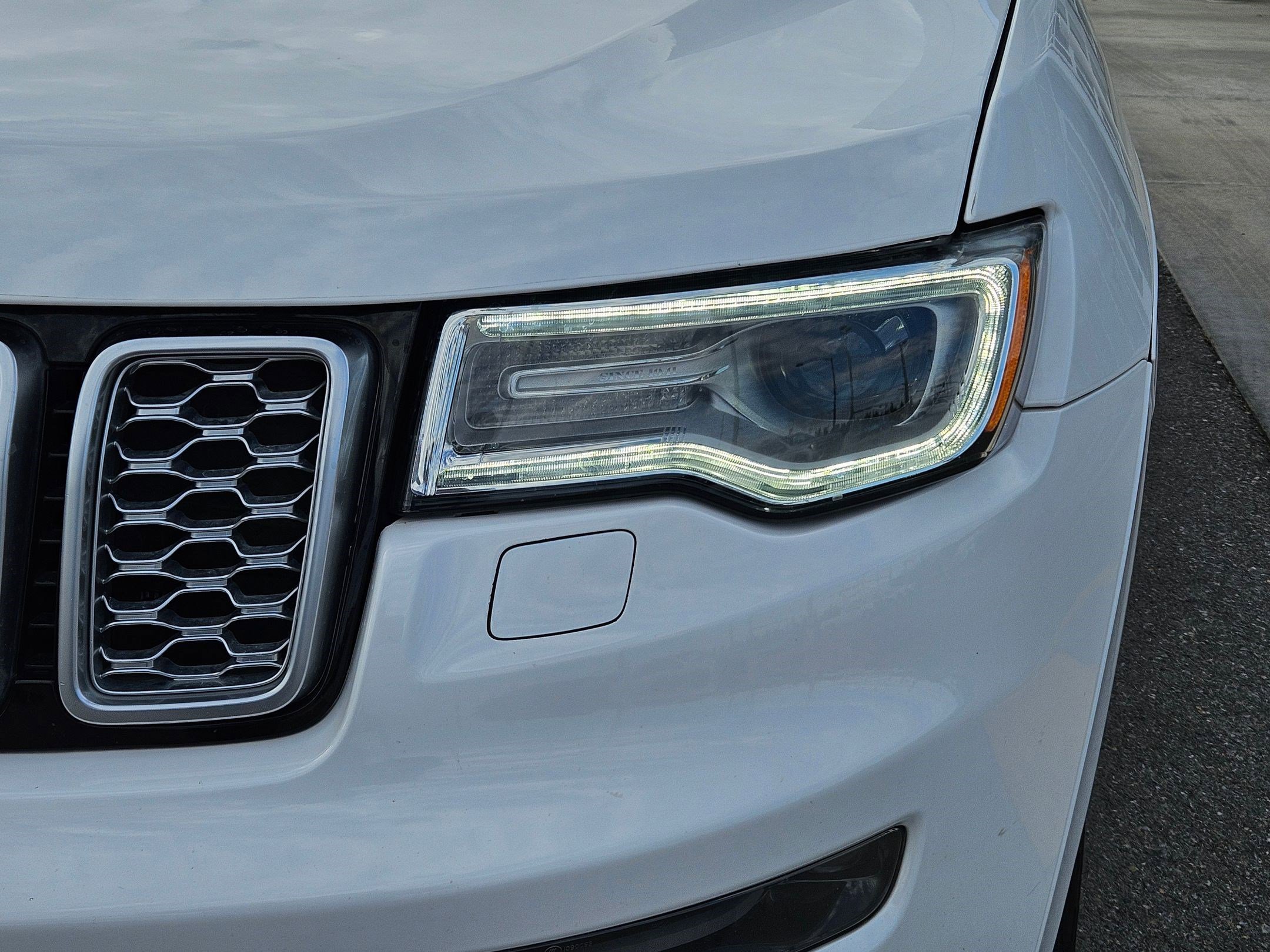 Used 2018 Ivory 3-Coat Jeep Summit image 10