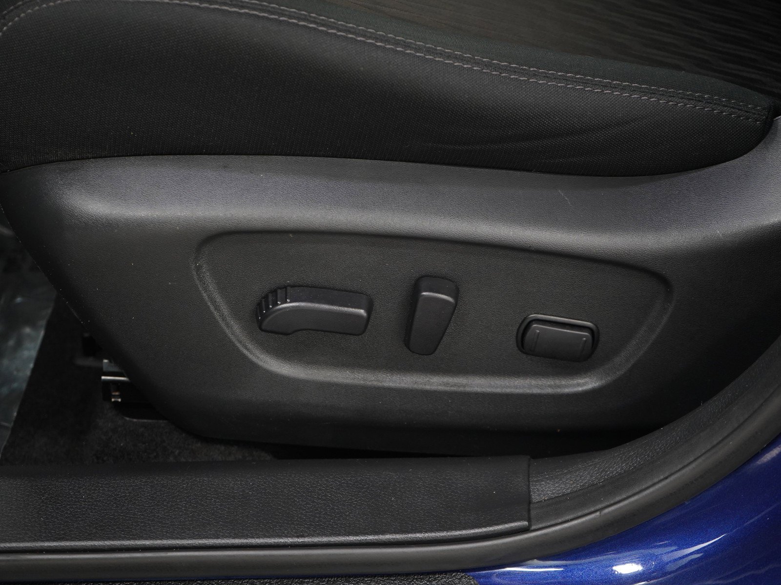 Used 2019 Caspian Blue Metallic Nissan AWD SV image 23