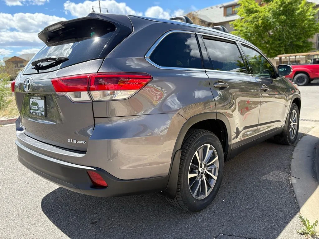 Used 2019 Predawn Gray Mica Toyota XLE image 9
