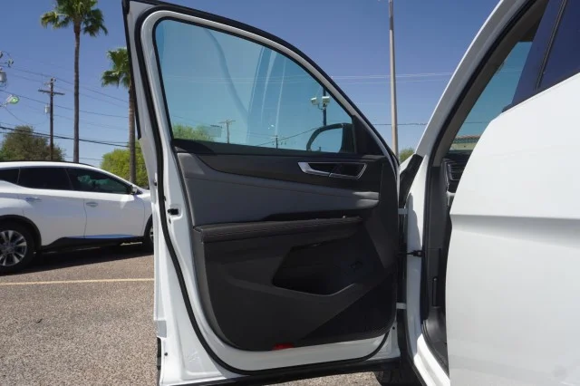 New 2026 Opal White Pearl Volkswagen 2.0T Peak Edition image 15