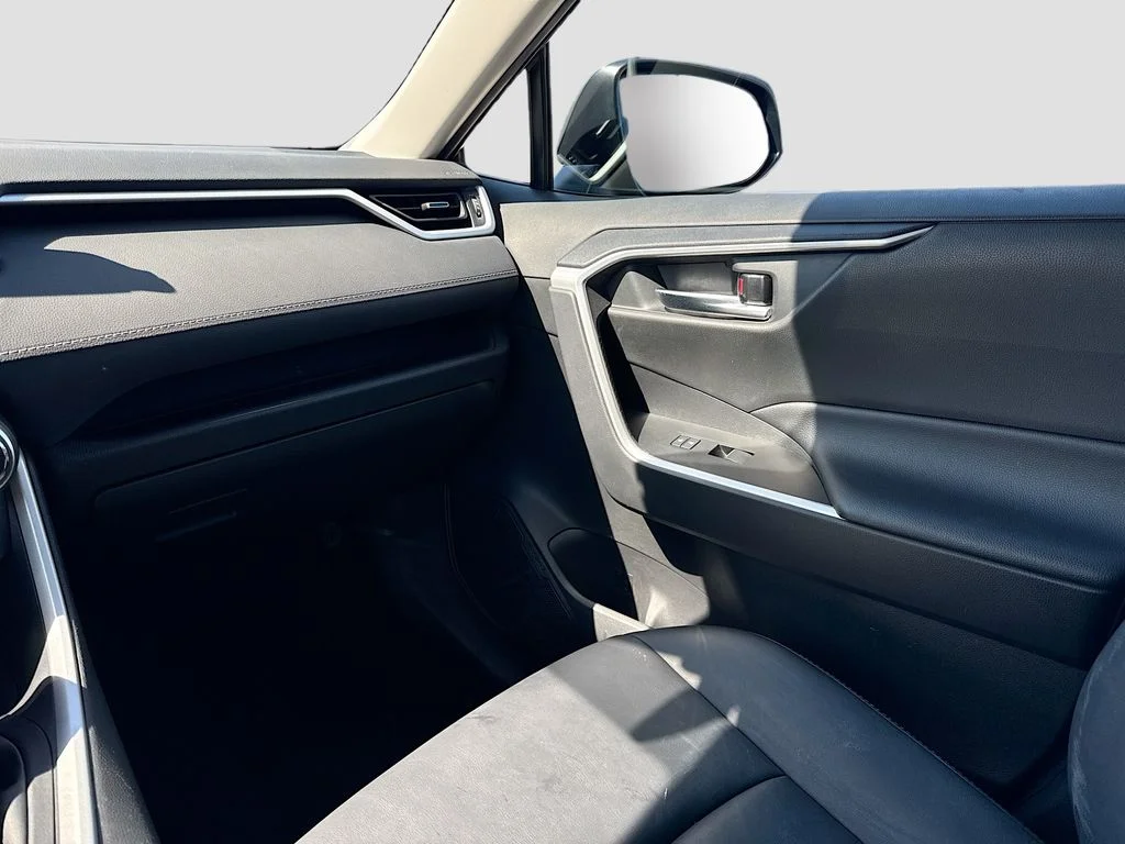 Used 2021 Gray Toyota XLE Premium image 28