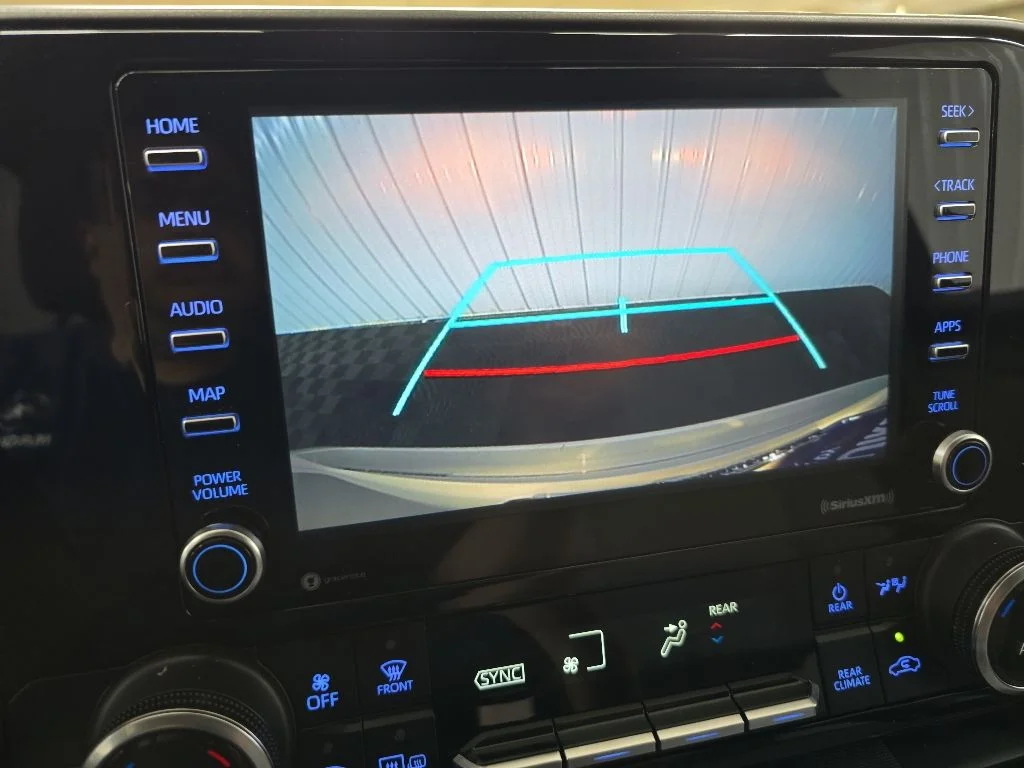 Used 2020 White Toyota L image 23