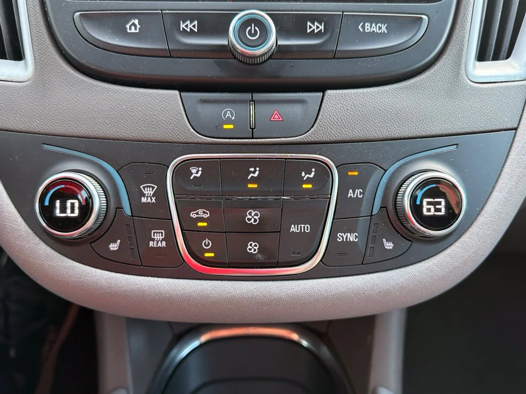 Used 2024 Summit White Chevrolet LT image 39