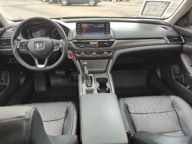 Used 2018  Honda Touring image 7