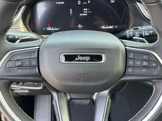 New 2026 Diamond Black Crystal Pearl-Coat Exterior Paint Jeep Laredo X image 18