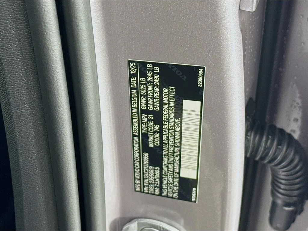 New 2026 Aurora Silver Volvo B5 Plus image 31