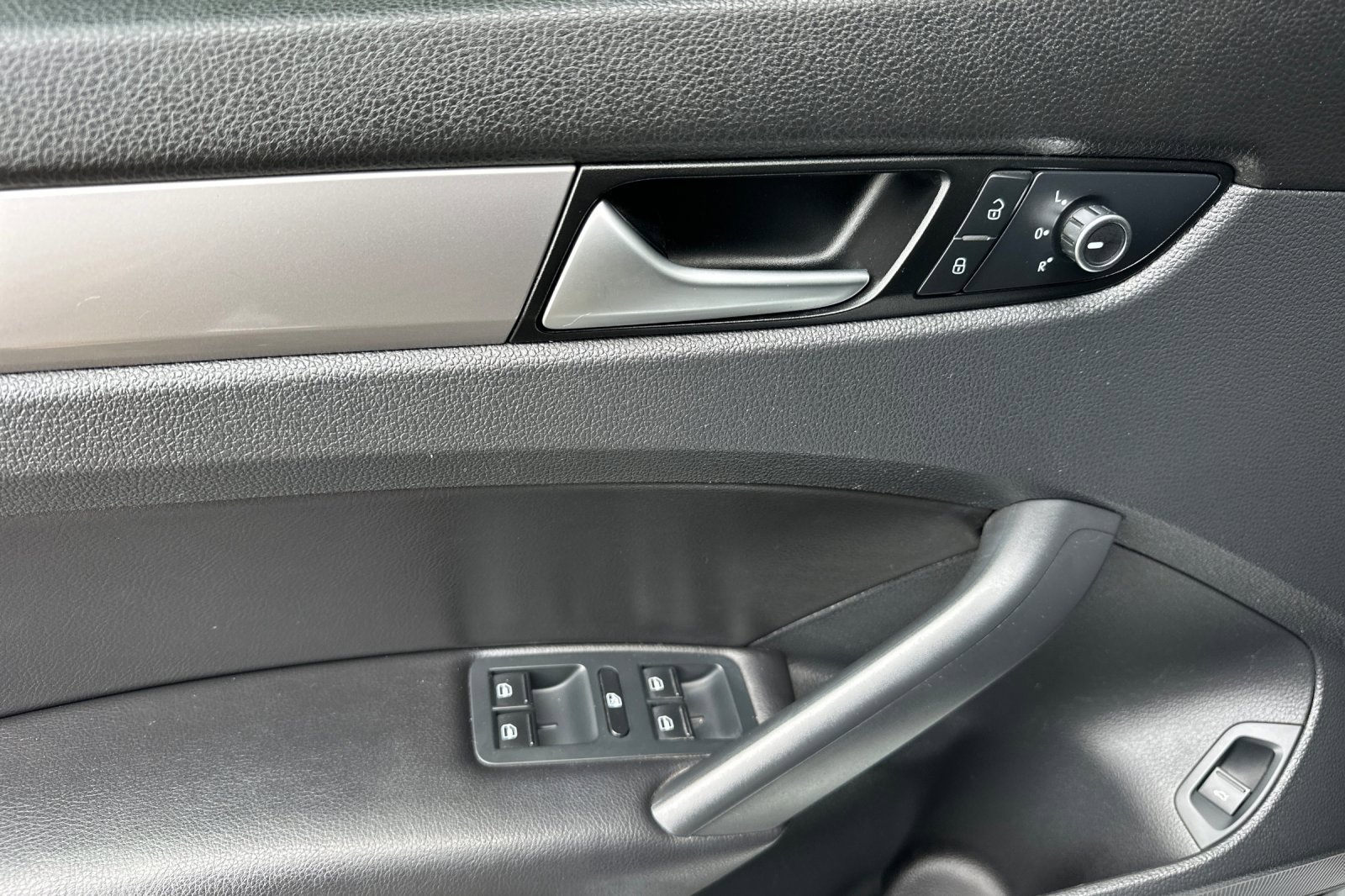 Used 2015 Silver Volkswagen  image 11