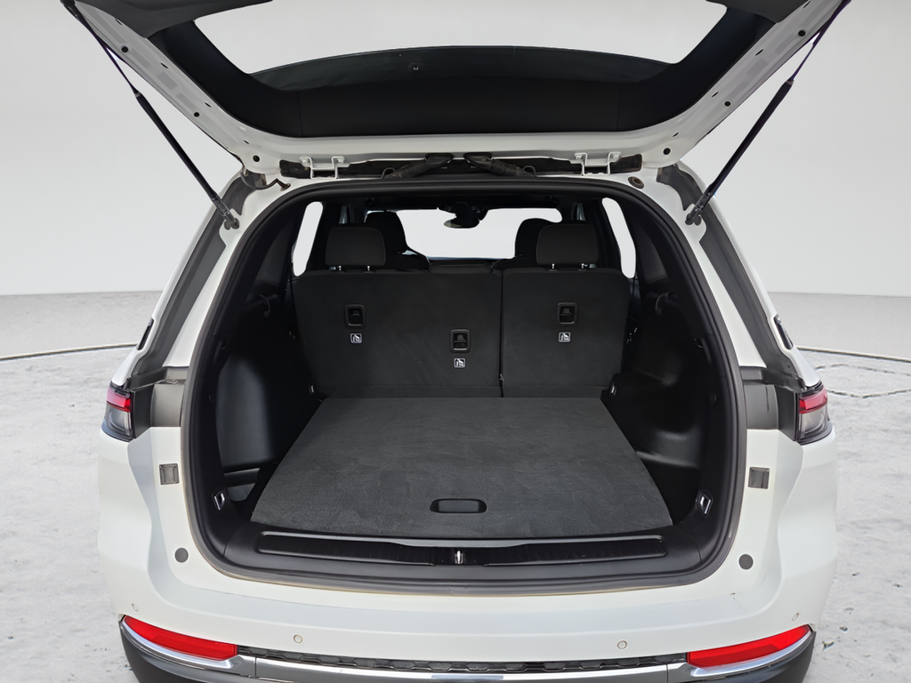 Used 2024 White Jeep Laredo X image 19