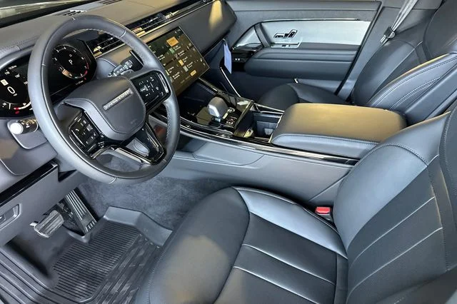 New 2026 Santorini Black Land Rover Dynamic SE image 9