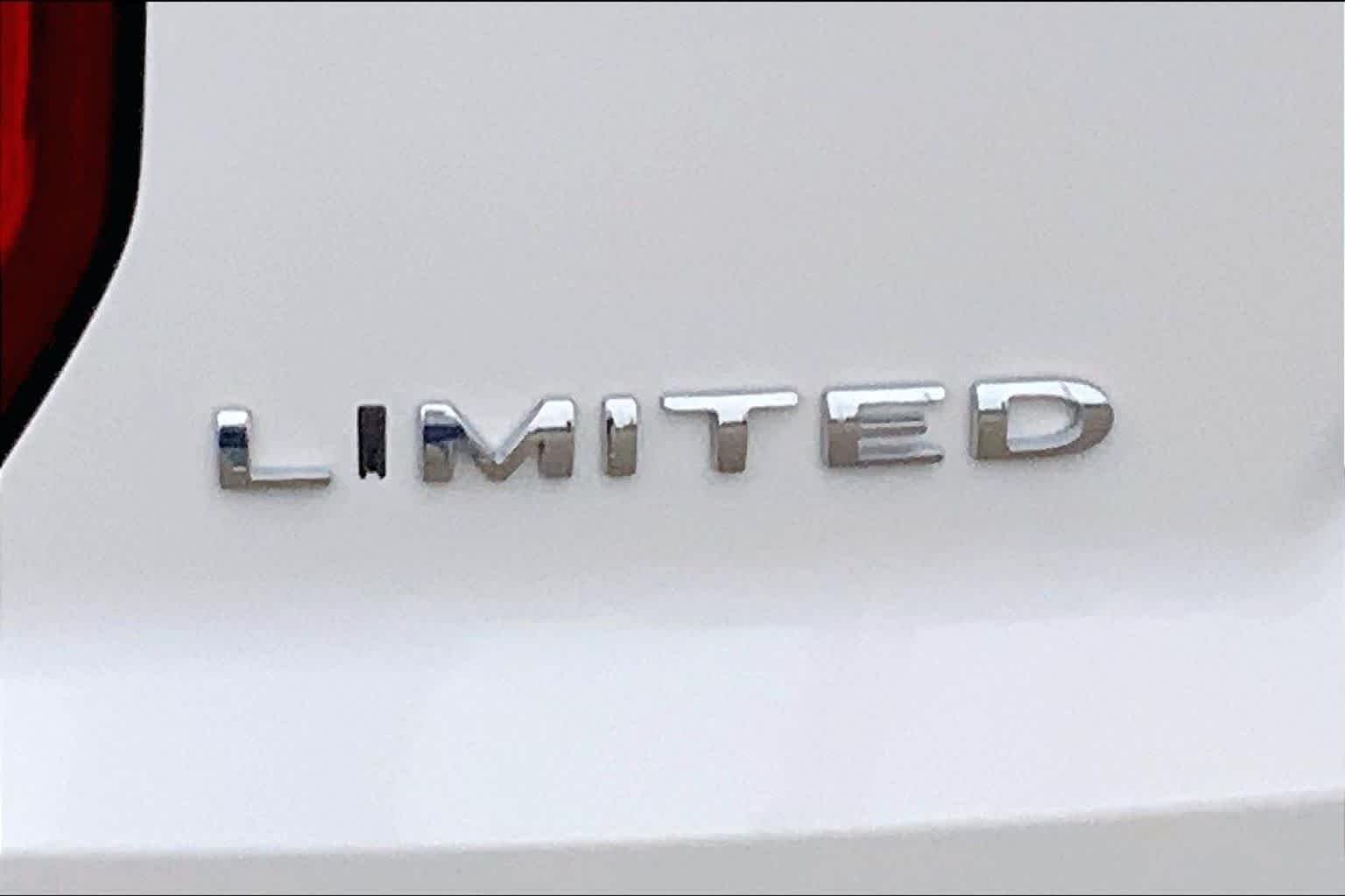 Used 2017 White Platinum Metallic Tri-Coat Ford Limited image 10