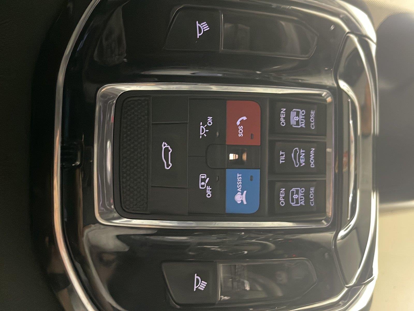 Used 2023 Hydro Blue Pearlcoat Jeep Overland image 17