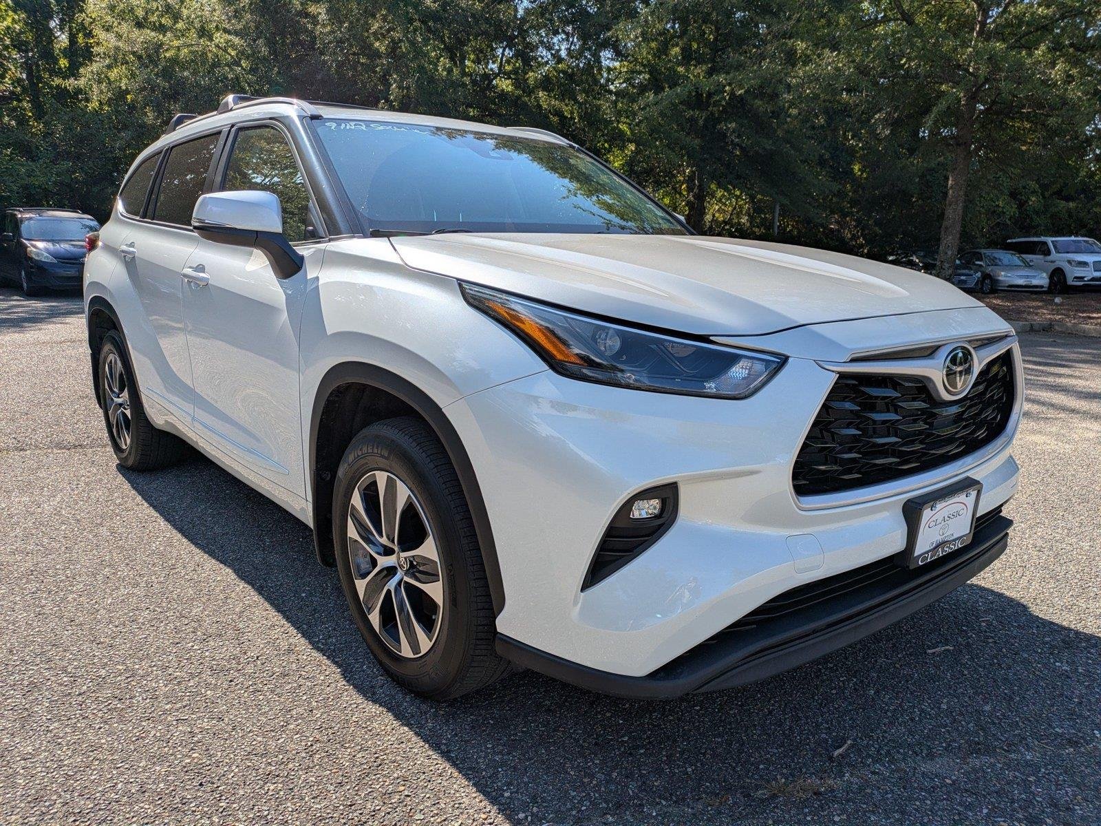 Used 2023 Wind Chill Pearl TOYOTA  image 2