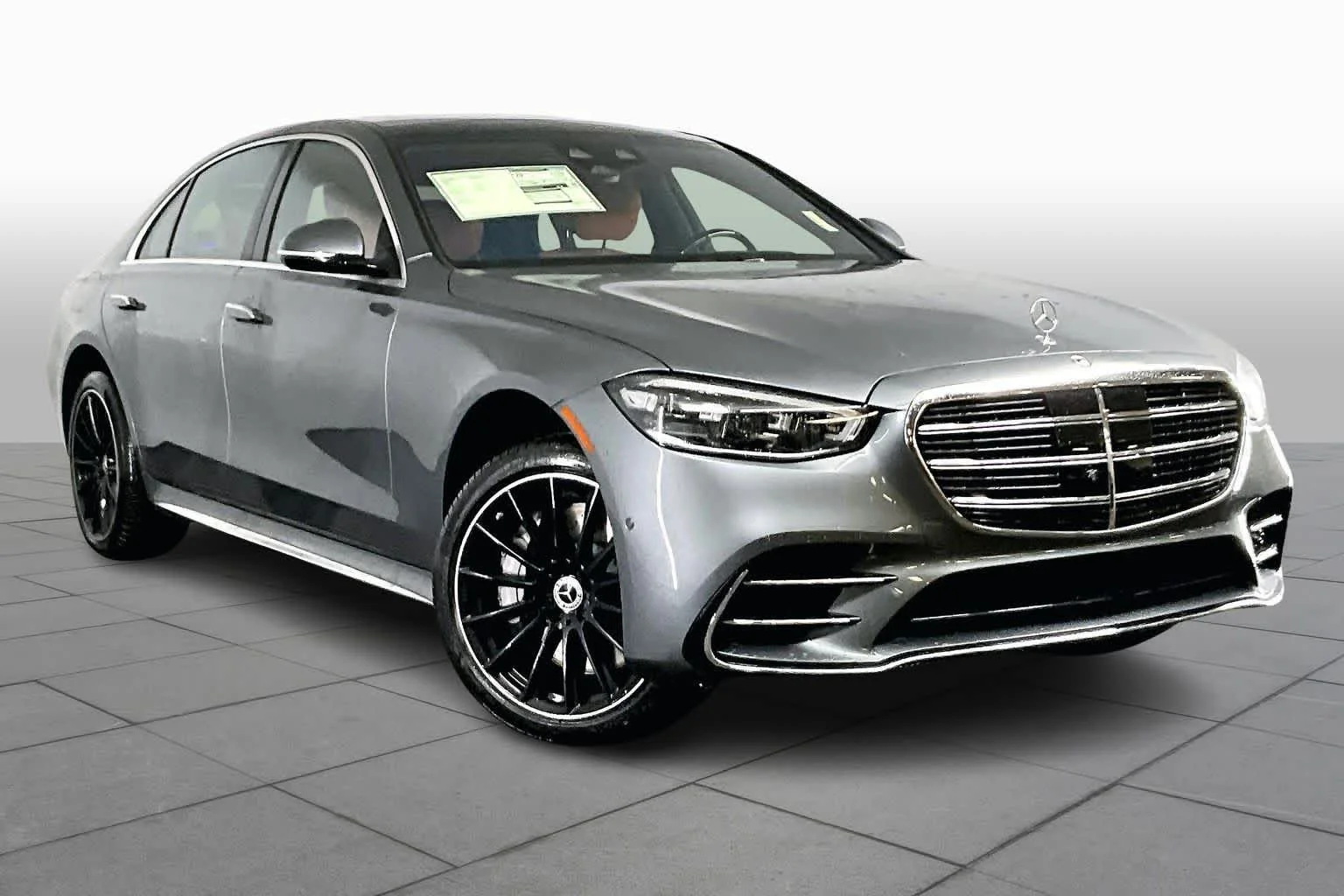 New 2026 Selenite Grey Metallic Mercedes-Benz S 580 image 2