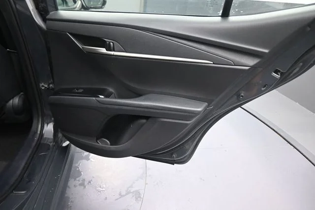 Used 2025  Toyota SE image 15