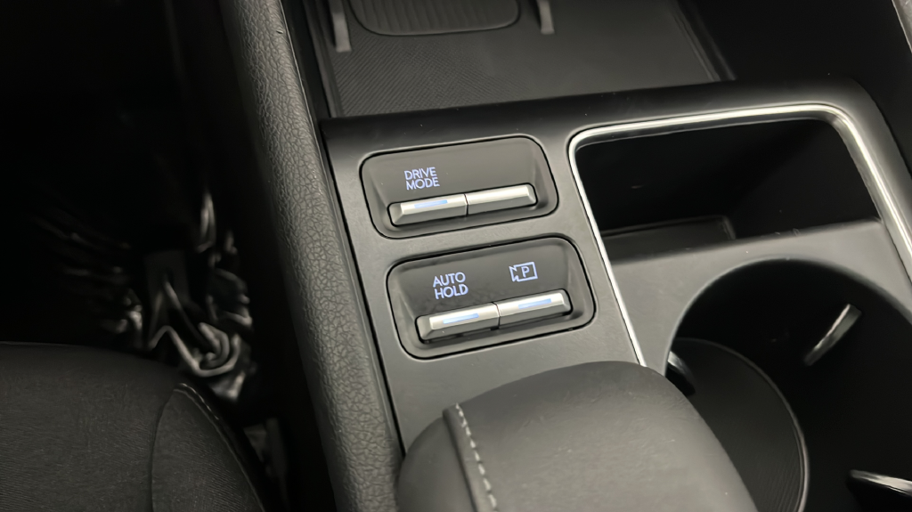 Used 2025 Silver Hyundai SEL Convenience image 31
