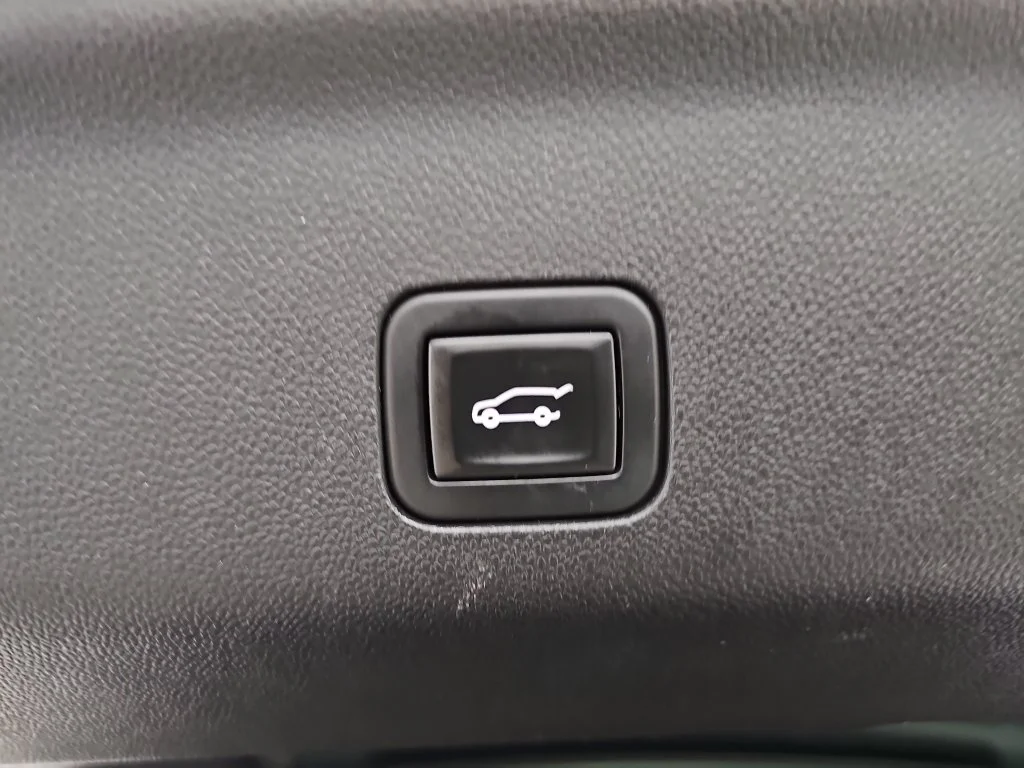 Used 2021 Black Chevrolet Z71 image 16